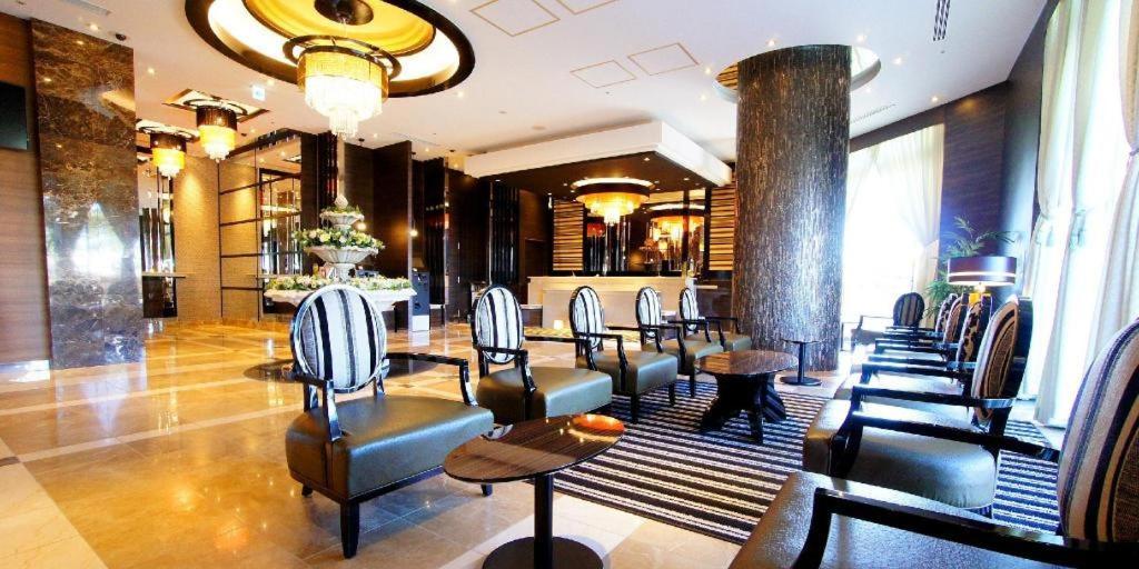 Apa Hotel Chiba Inzaimakinohara-Ekimae Narita Buitenkant foto