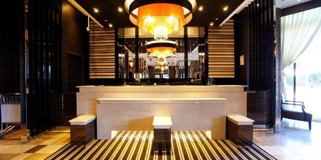 Apa Hotel Chiba Inzaimakinohara-Ekimae Narita Buitenkant foto